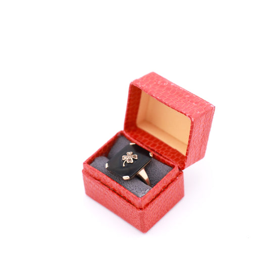 onyx and clover signet ring at spokane and liberty lake Jeweler